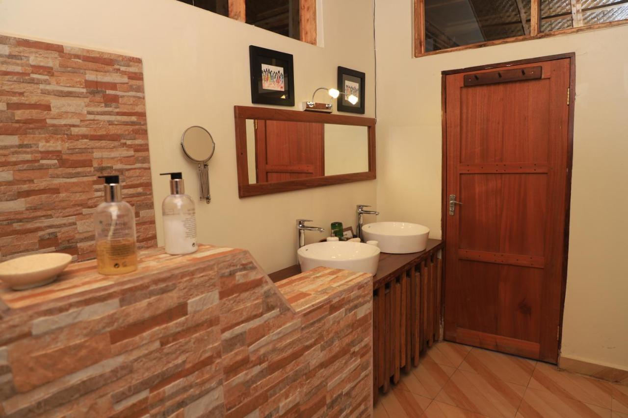 Nkuringo Bwindi Gorilla Lodge ภายนอก รูปภาพ